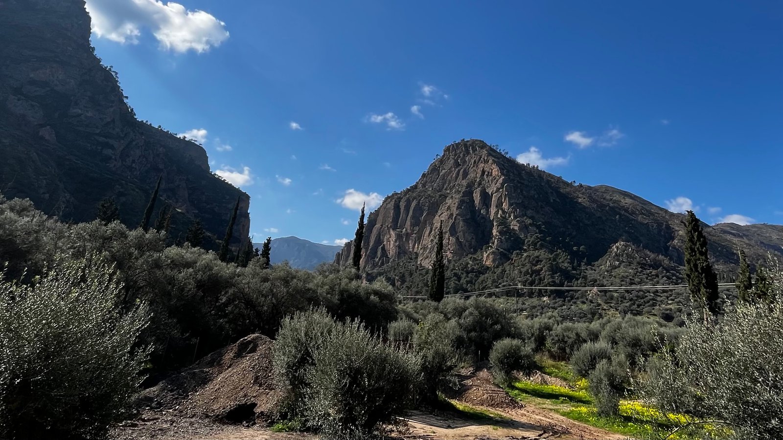 Τοπίο και βράχια του φαραγγιού | Gorge landscape and rock faces