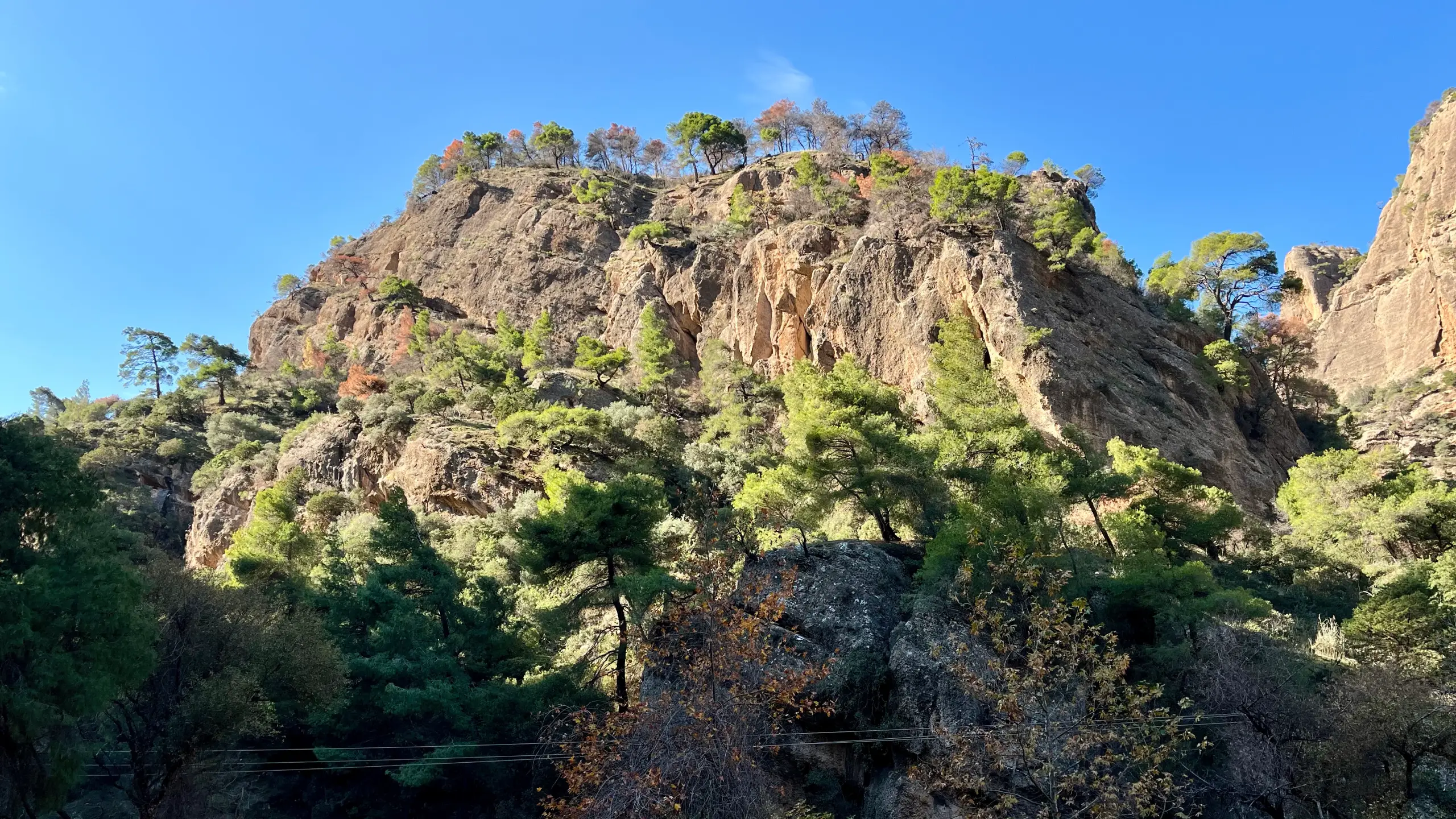 Πανοραμική θέα της ορεινής διαδρομής | Panoramic mountain route view