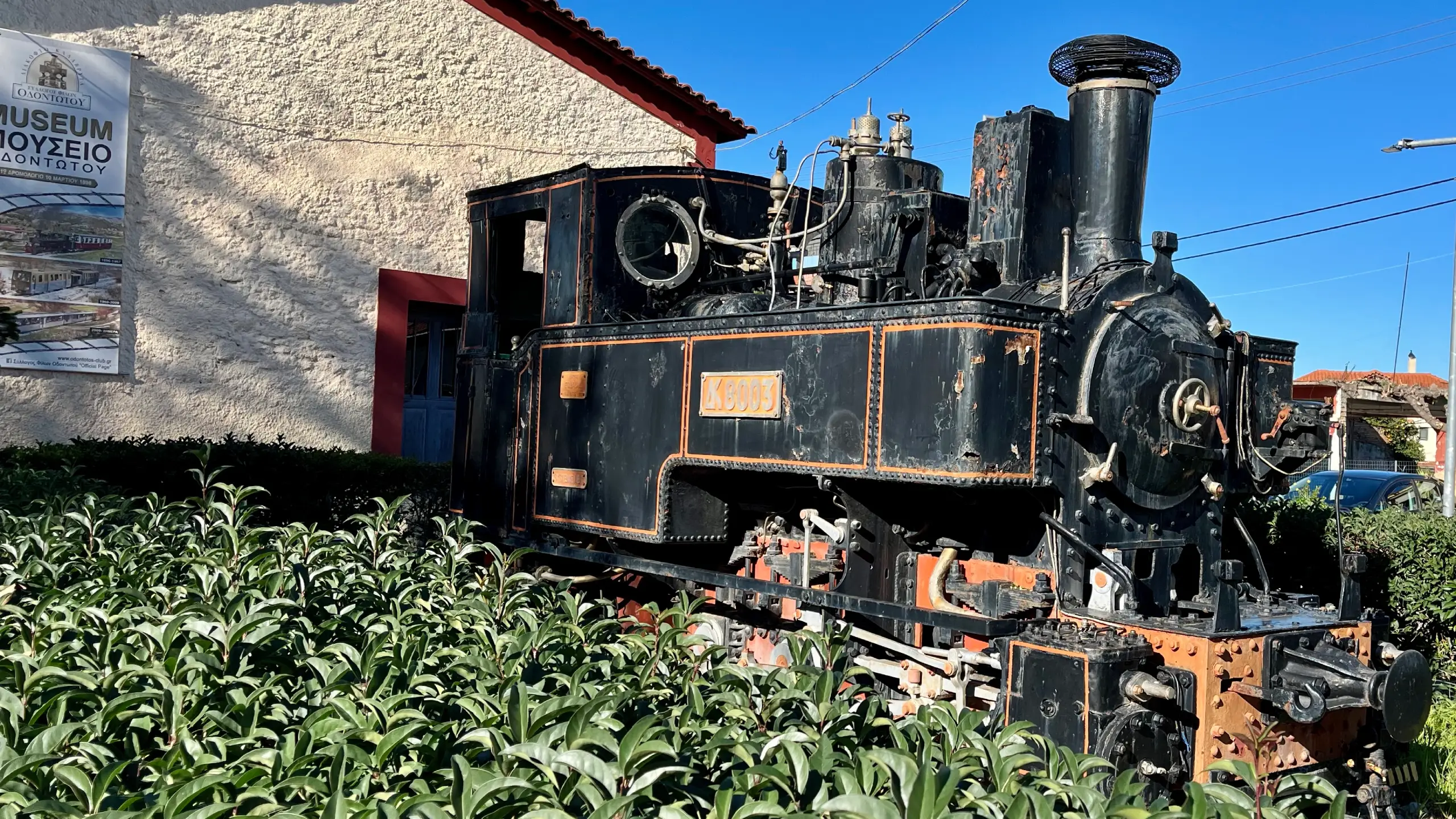 Ο Οδοντωτός μέσα στο φαράγγι του Βουραϊκού | The Odontotos railway inside the Vouraikos Gorge